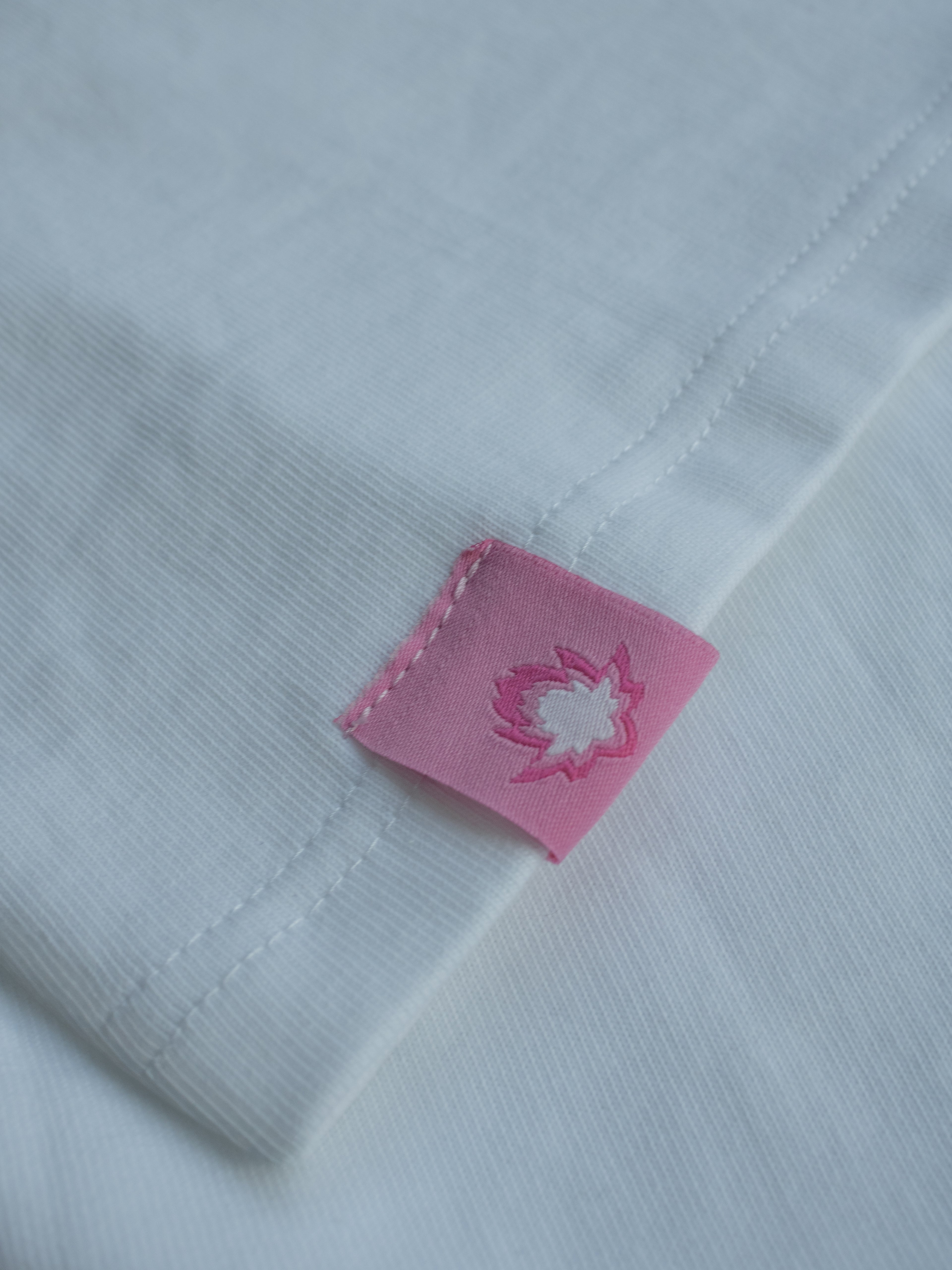 r. LOGO TEE