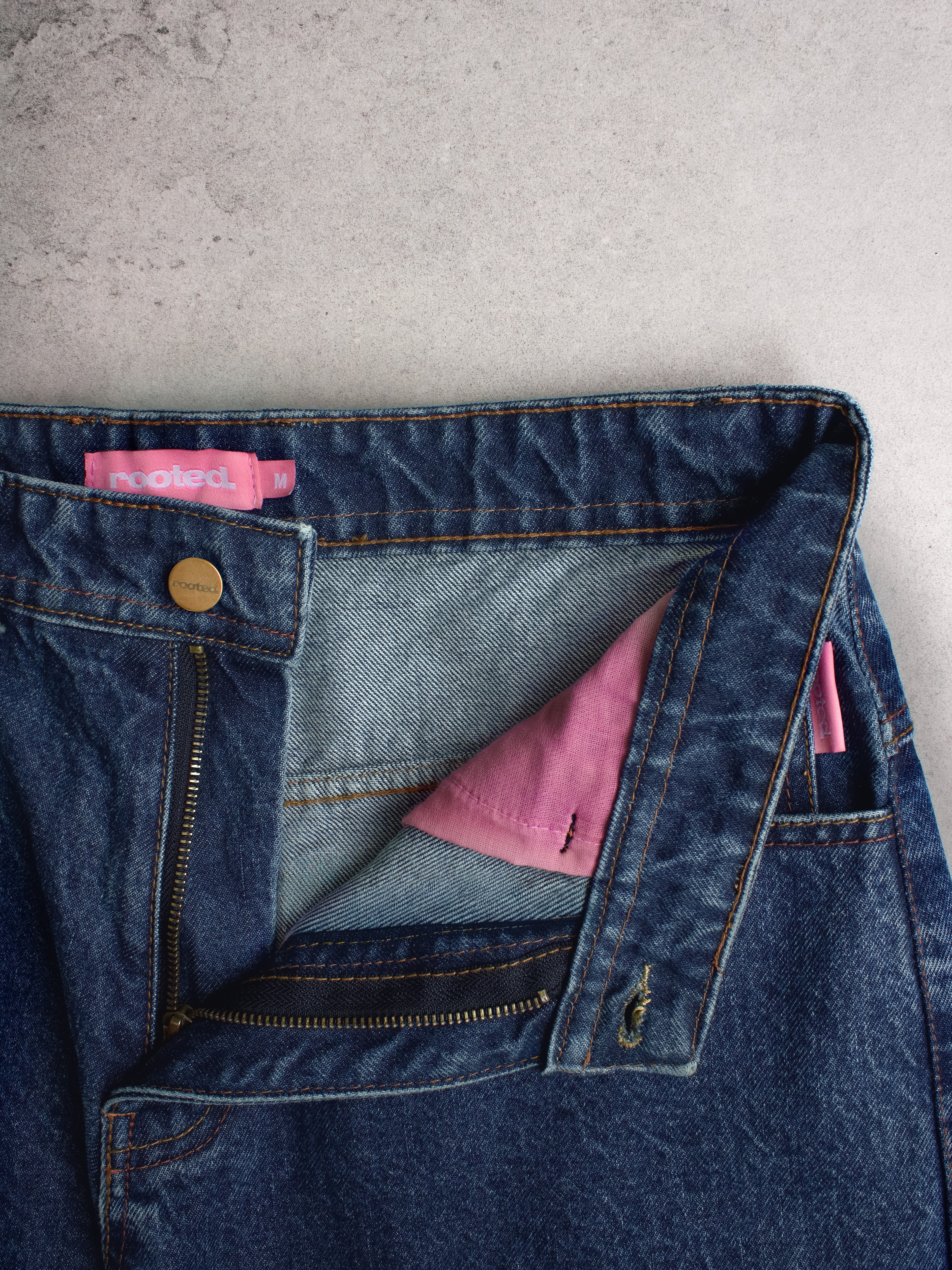 RUNAWAY WITH ROOTED WASHED JEANS