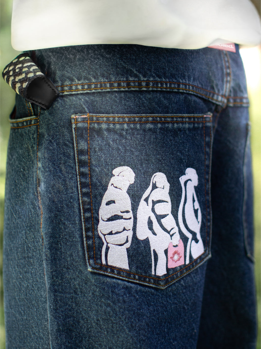 RUNAWAY WITH ROOTED WASHED JEANS